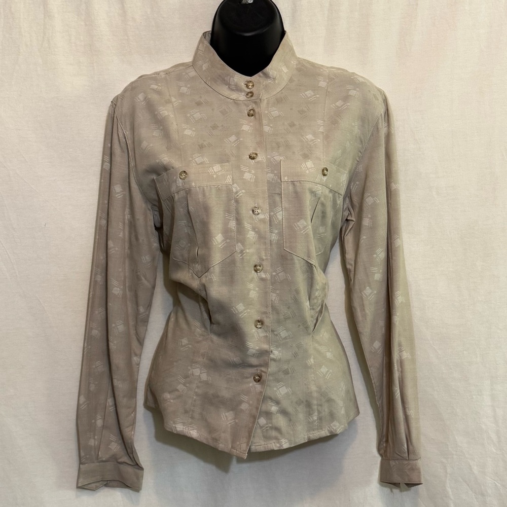 E-84 Liz‎ Claiborne Cream Long Sleeve Button Down Blouse Size 6P